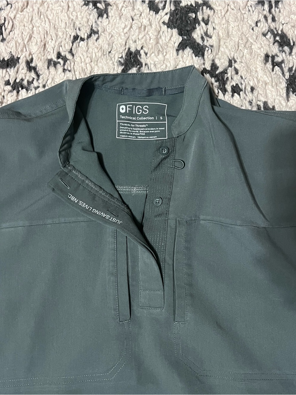 FIGS Rafaela Oversized Scrub Top Moss Green Womens Sleeveless Uniform Size Small - Picture 3 of 4